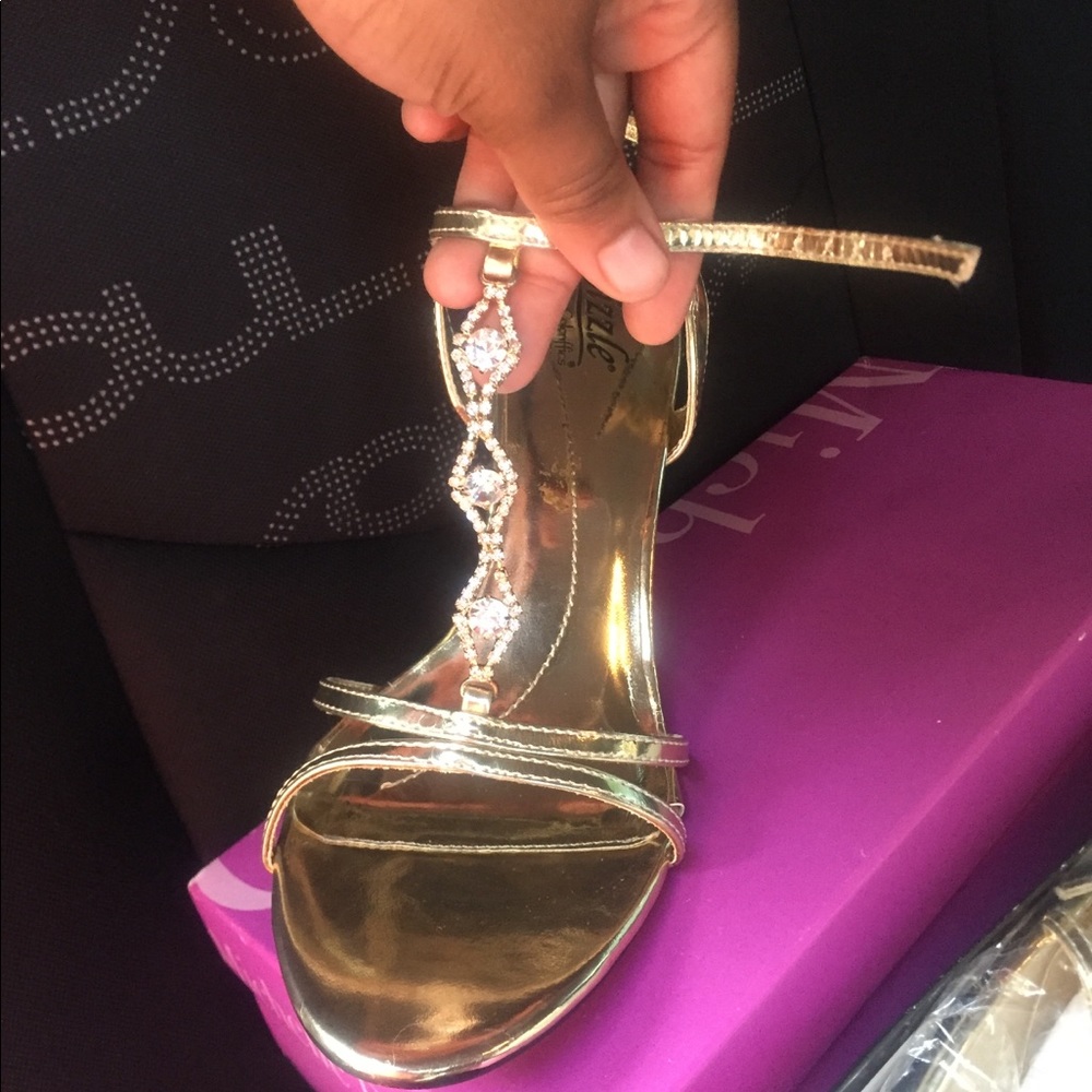 Heels - Picture 3 of 3